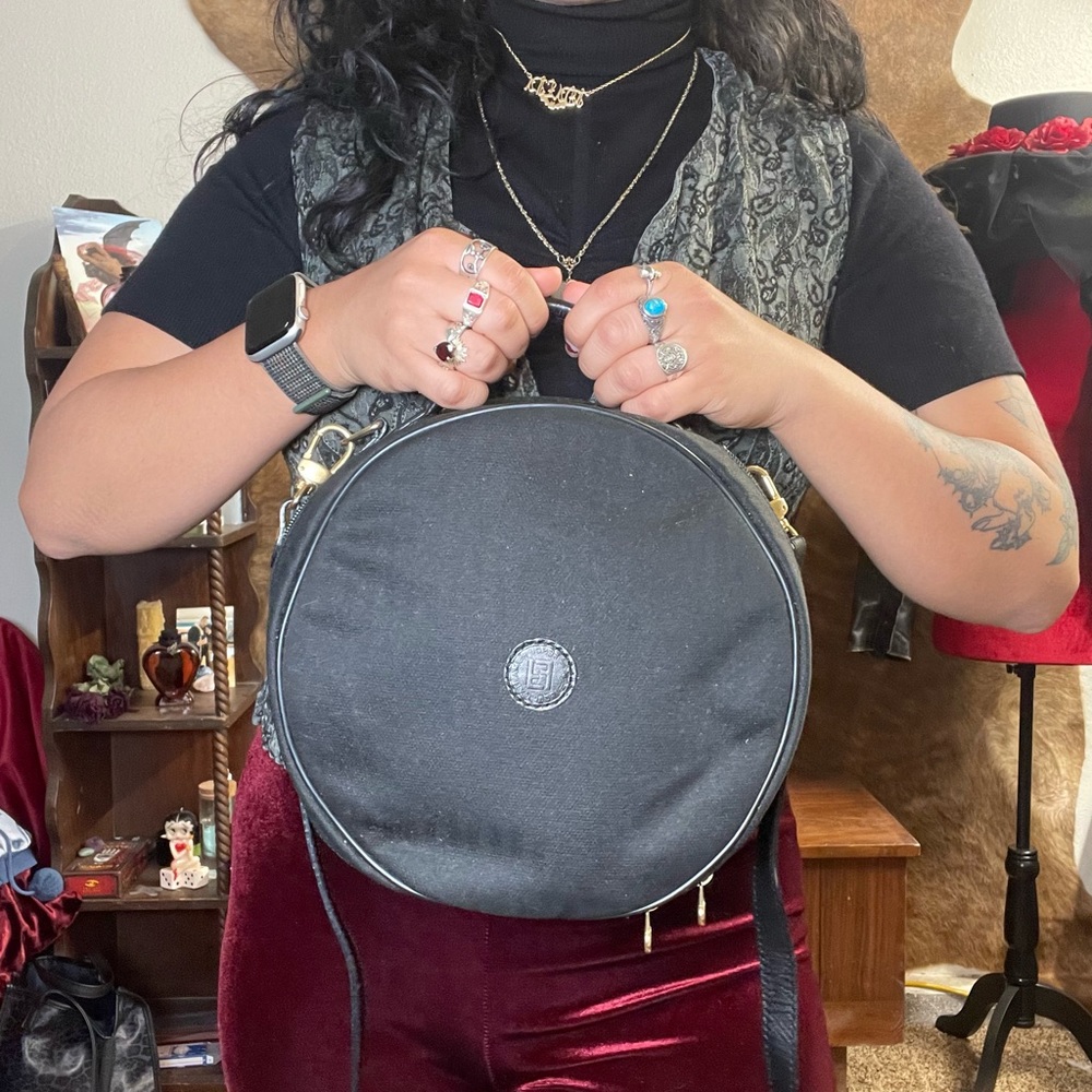 Round FENDI w/ dust bag - Picture 14 of 15